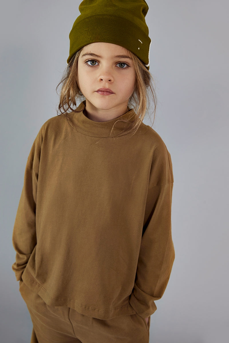 bonnet-olive-green-across-the-street