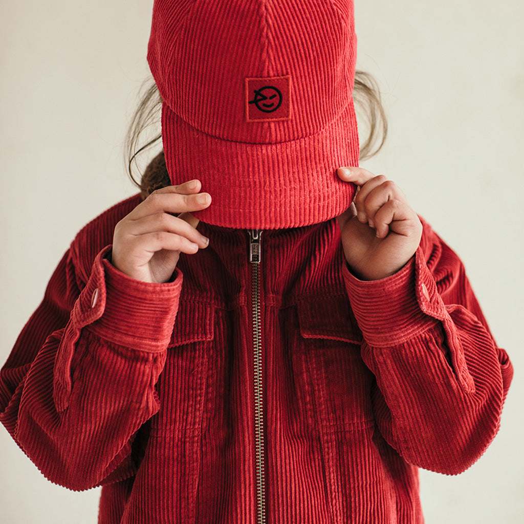 Cap Badge Wynken Red Cord