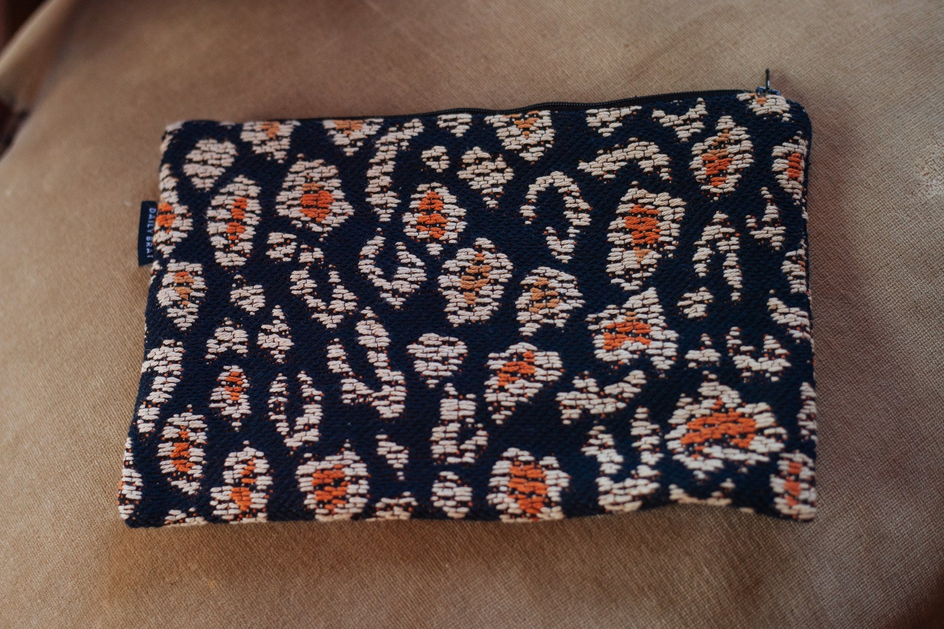 Pouch Lucky Leopard Jacquard