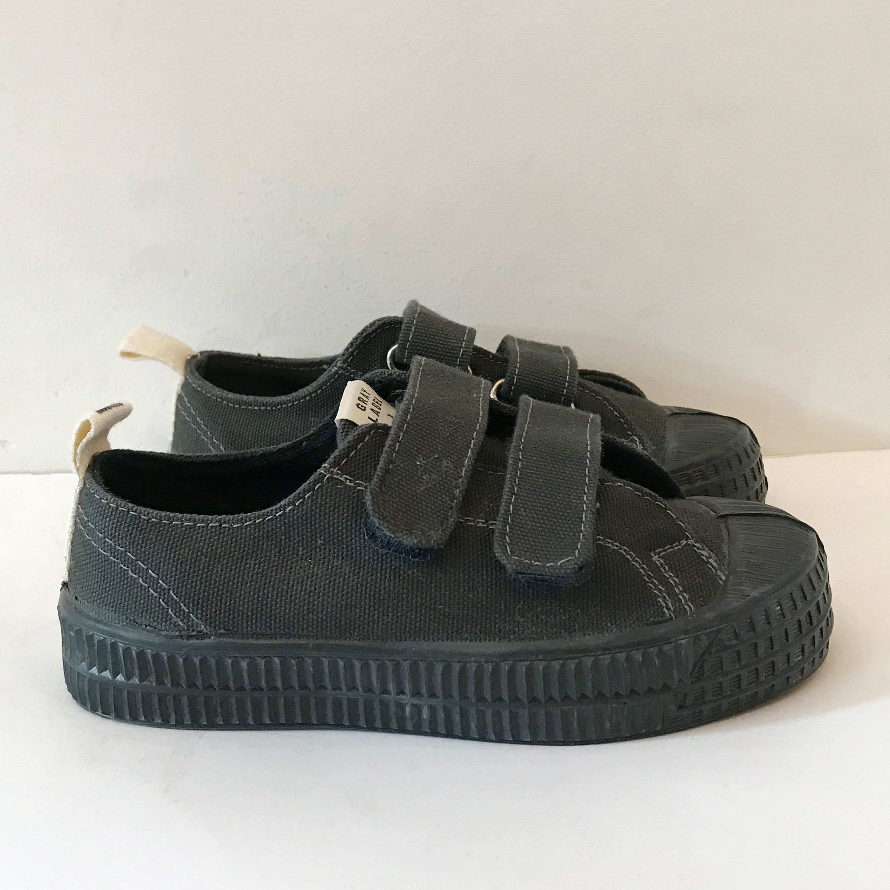 Shoes GL x Novesta - Low Top Velcro Nearly Black